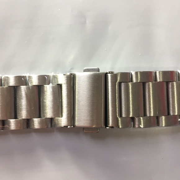 🛍 Fitbit Charge 2 Band Silver Stainless Steel - Picture 5 of 7